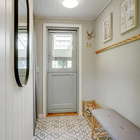 Sveina - 600m From The Sea By Interhome Feriehus *